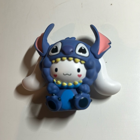 Stitch cinnamon roll figurine!! White and blue. - Picture 1 of 6